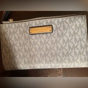 Michael Kors Wallet/Wristlet